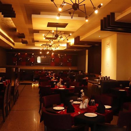 Hotel Parbhat Inn ปัญจ์กุลา ภายนอก รูปภาพ