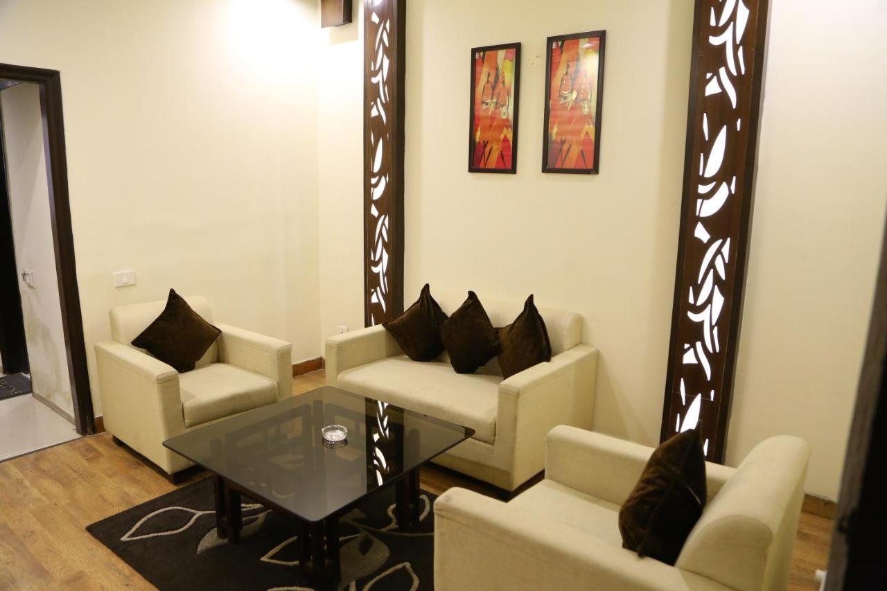 Hotel Parbhat Inn ปัญจ์กุลา ภายนอก รูปภาพ