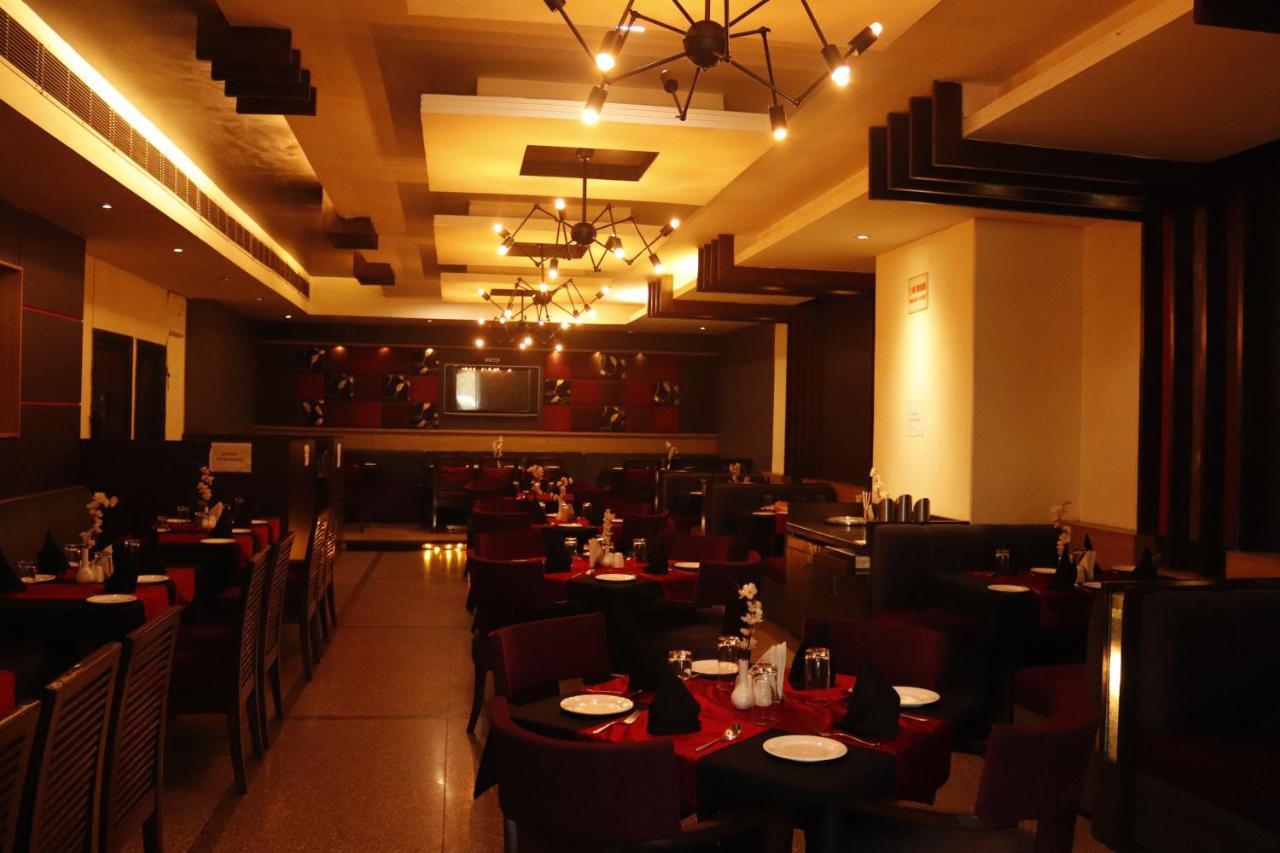 Hotel Parbhat Inn ปัญจ์กุลา ภายนอก รูปภาพ